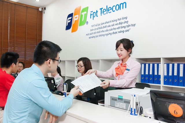 Liên hệ đến nhà mạng FPT để đăng ký lắp mạng